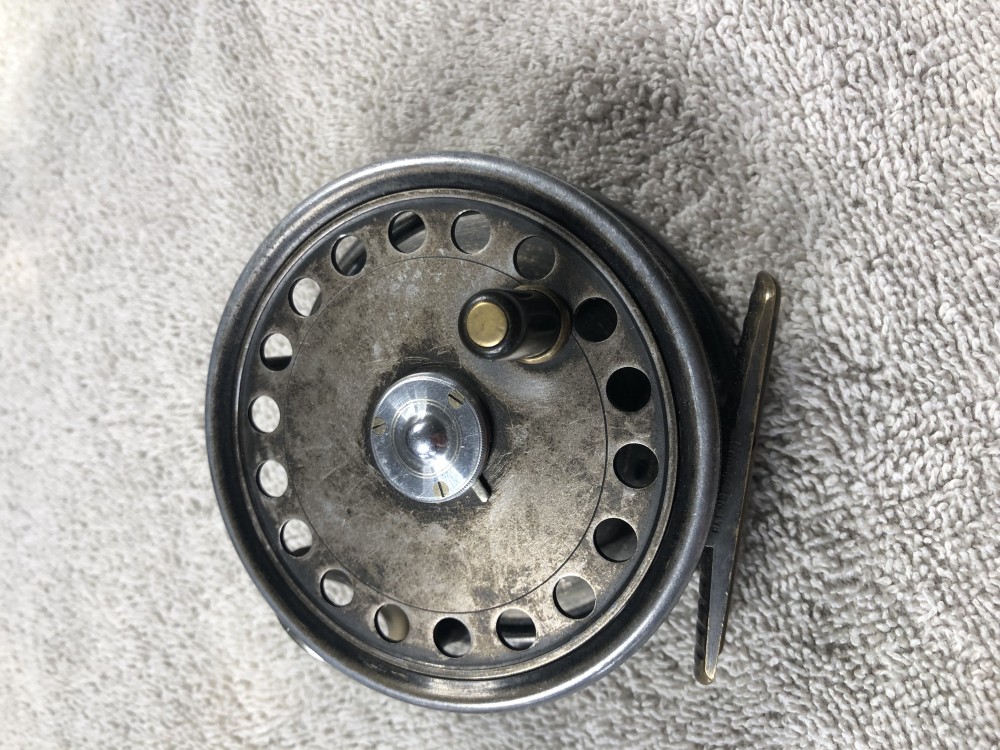 A GOOD VINTAGE MID 1950'S HARDY LRH LIGHTWEIGHT 3 1/8 TROUT FLY REEL